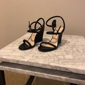 Minimalistic Zara wedges